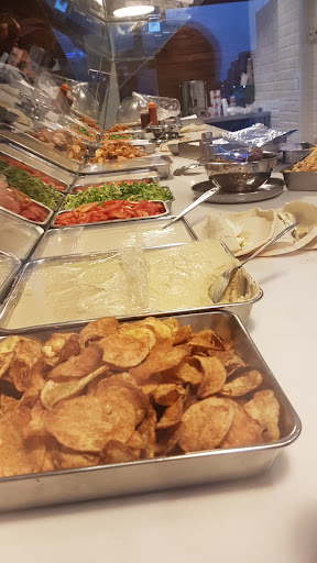 حمص وطعمية فرع طريق جدة