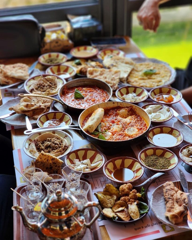 أفضل خيارات الفطور الصباحي في خميس مشيط لبداية مميزة